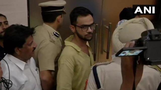 जवाहरलाल नेहरू यूनिवर्सिटी के छात्र उमर खालिद पर जानलेवा हमला